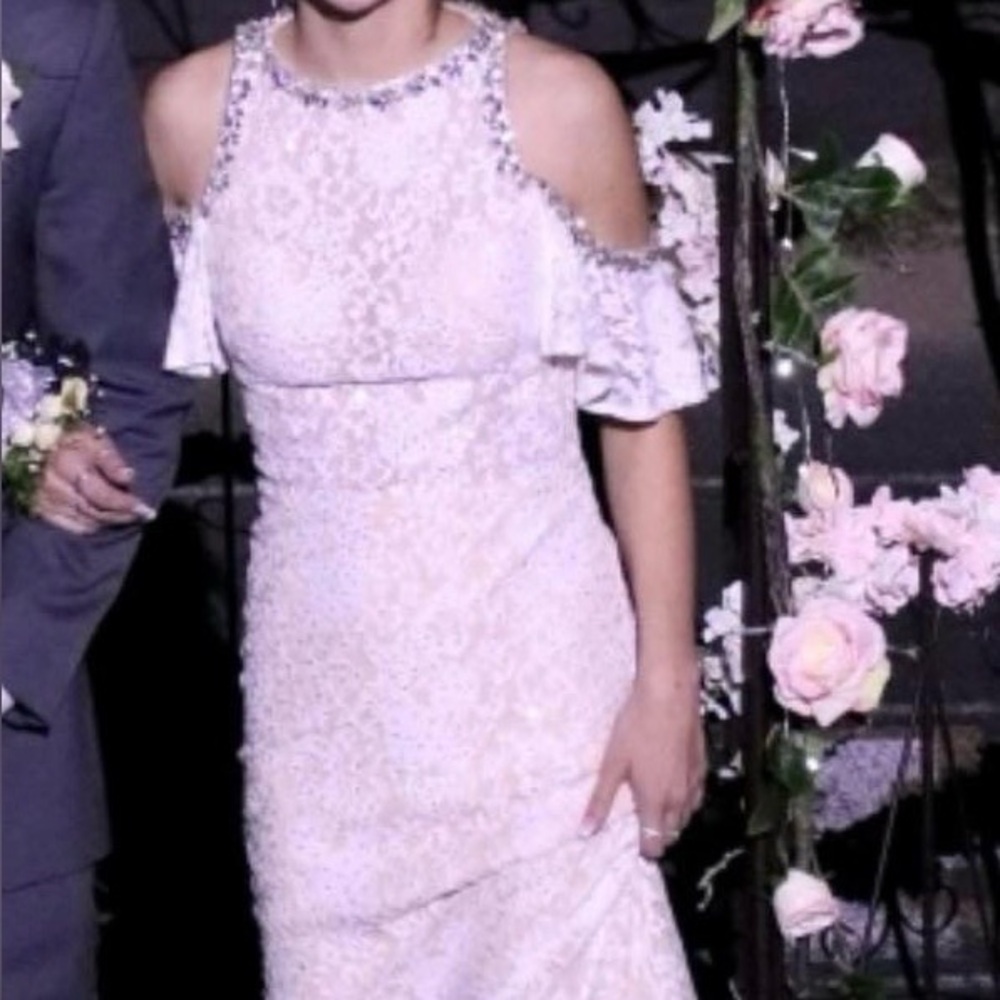 PROM IS COMING! Elegant White Lace Gown. Holiday or Special Occasion. Worn 1 X